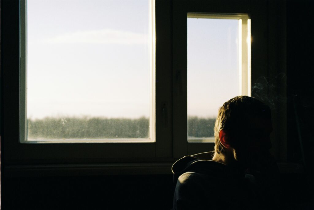 Bipolar Disorder vs. Depression: How to Tell the Difference jana shnipelson mmd0v0wtwe8 unsplash